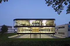 荷兰，乌得勒支，荷兰某流动玻璃立面可持续建筑 / EVA Architecture - ArchGo!