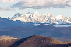 风光系列实景日照金山太阳光照下的山脉HHJ321