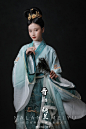                                                                                                         #纳兰美育##镜像派##汉服妆造# 十五天漫步时光之旅，用最温和的方式浏览了东方美学。“当初是你给我一个笑脸，让我心跳一辈子。使我的目光永远溶进了你的背影。”走上古典造型师这条路的，何尝不是那最初的印象，深深地让人迷恋。(感谢小姐姐们的精彩呈现@澈大王 十七 喜悦 @Zen杬君 瑶瑶 @木枭-  ​​