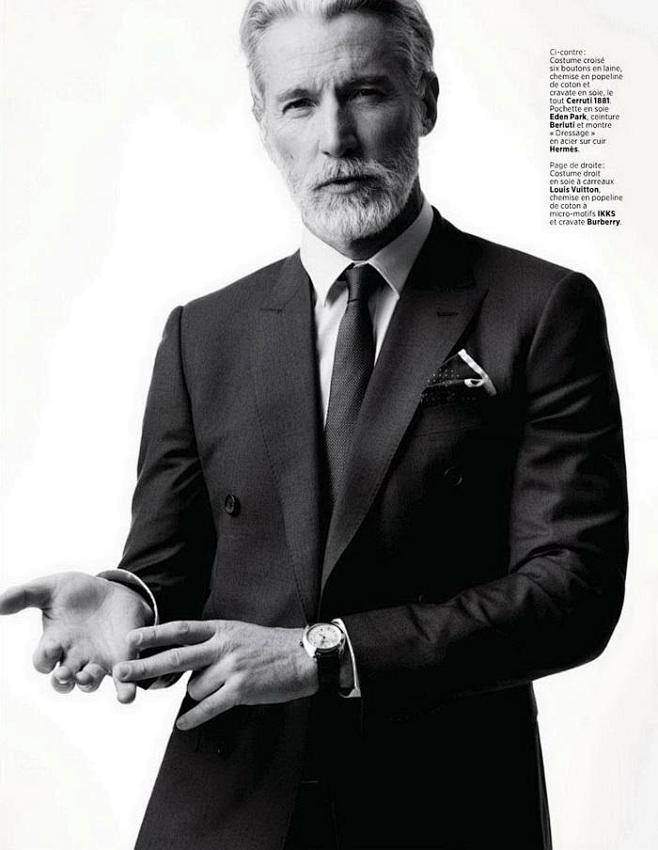 现在的Aiden Shaw 有着一脸浓密...