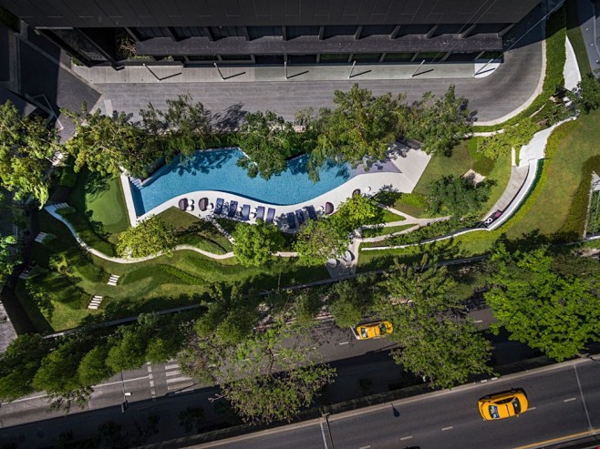 泰国住宅公寓“起伏的折线”庭院景观 / ...