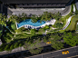 泰国住宅公寓“起伏的折线”庭院景观 / Lanscape architects 49 :   I.D. Asoke Ratchada是位于Dindaeng路的一幢（30层）高层住宅项目。并靠近拉玛九世路口。景观区位于一楼。设施特色包括游泳池，按摩浴缸，游泳池旁的生活区、多功能区、卫生间和通道。 A Space I.D. Asoke Ratchada is a (30 storey) high-ri...