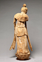 北宋木雕菩萨，身姿富有动感，大都会艺术博物馆1939年购藏。