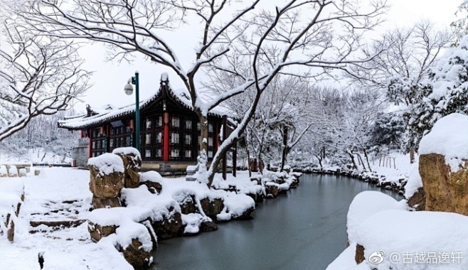 冬，落雪葬花；春，落花祭雪。生死相随，不...