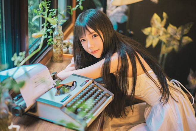 銀狐2333从可乐炸鸡转采于2020-05-08 15:12:06流光溢彩的完美女孩