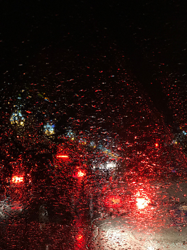 夏雨的城市之夜