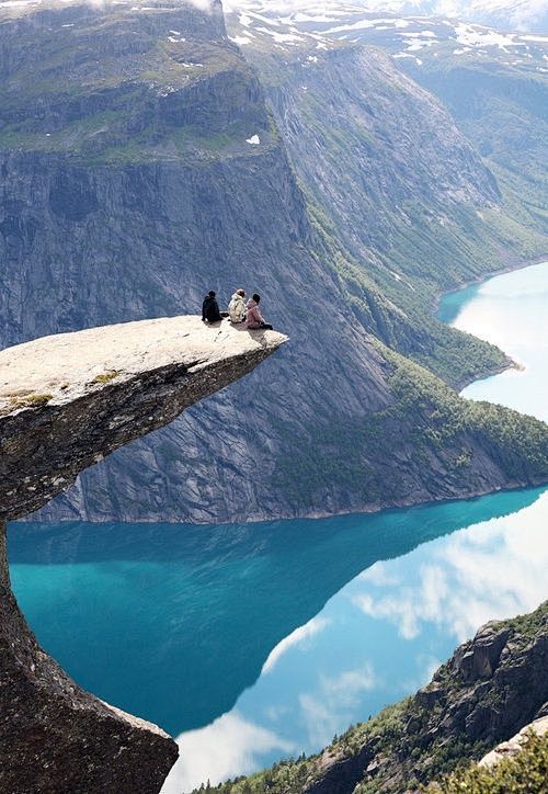 挪威
Trolltunga, Norwa...