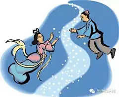 简简单单用英语讲七夕节的故事 : 　　The Qixi Festival falls on the seventh day of the seventh lunar month. 　　七夕节在农历七月初七。 　　 　　The festival celebrates the annual meeting of the cowherd and weaver girl. 　　这个节日是