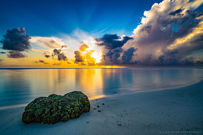 Breaking dawn by Kri...