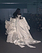 “叛逃新娘”| Vetements Spring 2025 RTW - 小红书