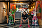 SoRoo Food Battle : SoRoo Food Battle | 視覺識別系統規劃 / 設計-一位旅居澳洲學廚的背包客，將最道地的澳式料理帶回台灣，不迎合台灣口味做任何調整，任性的創立了這個沒禮貌的料理擂台－SoRoo。這次的品牌案例非常有趣，我們將她在澳洲體驗到的態度、生活、和那些沒禮貌的吃法，轉化成視覺圖像及吉祥物，在粗魯與規範中找出最合適的視覺平衡，與美味的料理一起端上桌，期待大家到台中可以特地去品嚐，用眼睛跟嘴巴一起沒禮貌的SoRoo！-Client : SoRooProductio