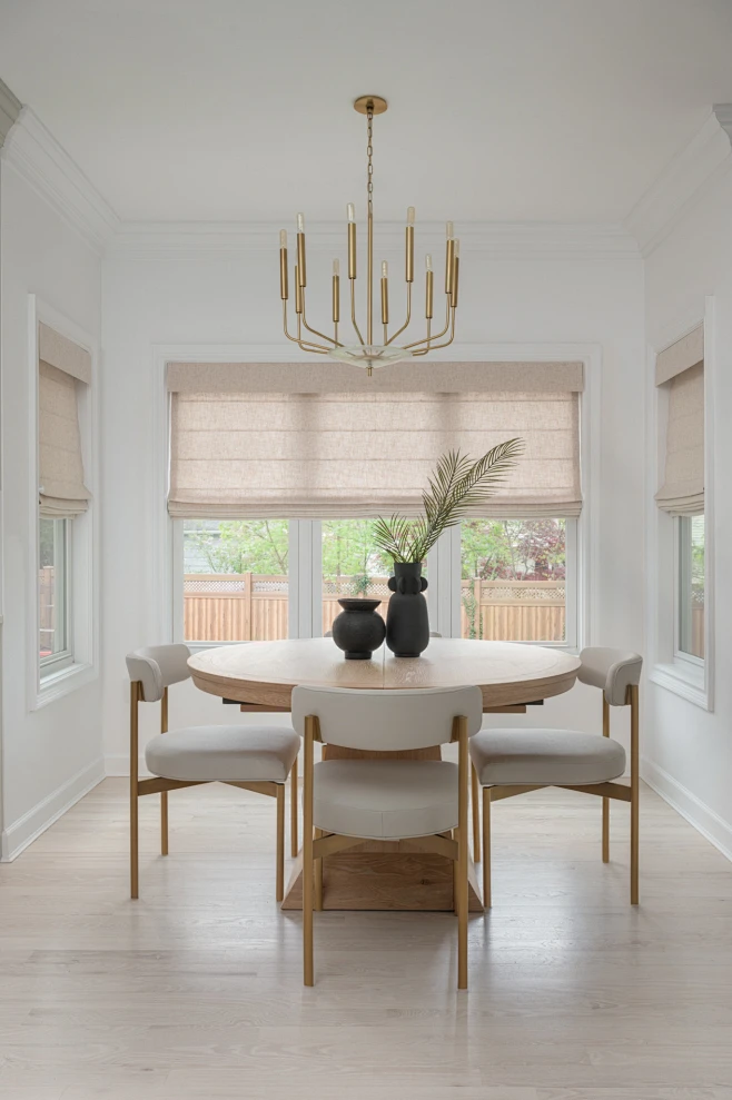Inspiration for a transitional dining room remodel in New York-花瓣网