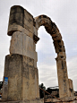 土耳其的以弗所被认为是一座伟大的室外博物馆，它是最著名的阿耳忒弥斯神庙，也是世界七大奇迹之一。公元前10世纪，以弗所由雅典-爱奥尼亚(Attic-Ionian)殖民者建立，是很多建筑纪念碑所在地。它们包括圣约翰大教堂、哈德良神庙、罗马塞尔苏斯图书馆和奧古斯都之门。甚至第一座信奉圣母玛利亚的教堂也在以弗所。