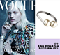 著名超模Julia Nobis 身着Chanel2014年传下波普连衣裙，搭配层次珍珠项链，登上《VOGUE》意大利版2014年1月号封面大片《THE COLLECTIONS》。