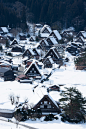 Shirakawago village : A view in Shiroyama viewpoint near Shirakawago, Gifu, Japan.  城山展望台からの白川郷の眺めです。  [ Nikon D5200, Nikon AF-S NIKKOR 70-200mm f/2.8G ED VR II, 122mm, f/5.6, 1/500sec, ISO100, Lightroom 5 ]