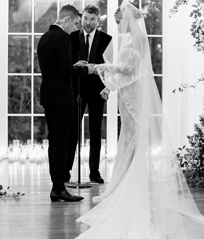 庆祝结婚一周年haileybieber曝光和justinbieber婚礼现场照新图eme