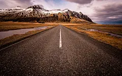无人驾驶公路唯美风景图片