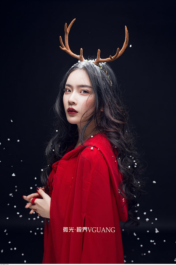 微光lee作品《reindeer gir...