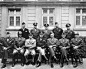 【US military officers in Europe, 1945】 前排：Simpson, Patton, Spaatz, Eisenhower, Bradley, Hodges, Gerow。后排：Stearley, Vandenberg, Smith, Weyland, Nugent。