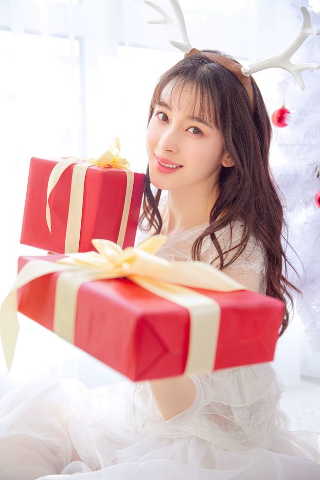 赵韩樱子甜美写真曝光演绎俏皮梦幻圣诞节网易娱乐