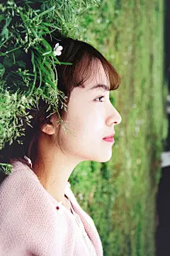 欢迎人来人往 这里常年四月天
约拍QQ：2713625185 微博@月岛雯