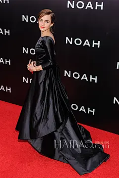 【图】艾玛·沃特森(Emma Watson)穿黑色奥斯卡·德拉伦塔(Oscar de la Renta)礼服亮相电影《Noah》纽约首映式！_艾玛·沃特森_海报时尚网