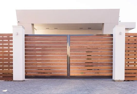 Sliding gate made of wood with metal frame.图片_门牌图片素材-花瓣网