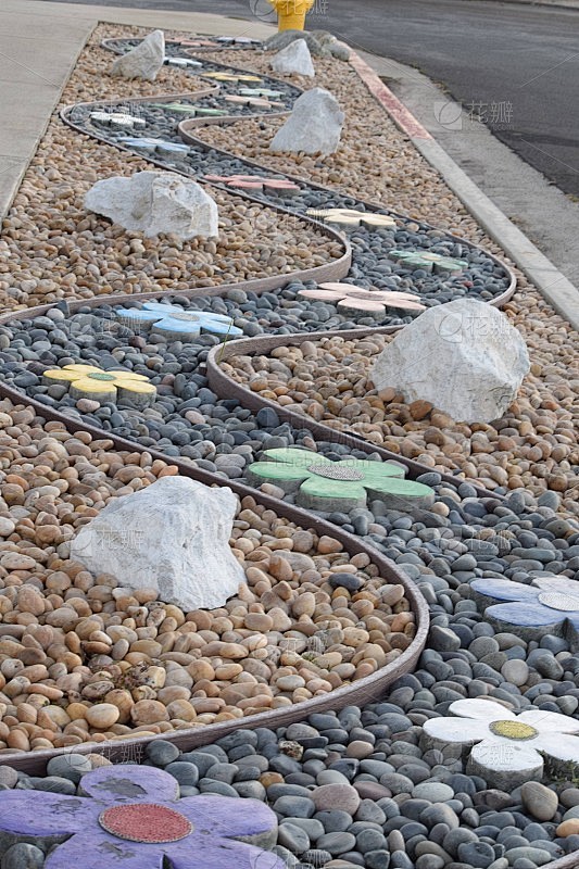人行道上花路