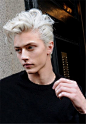 本次巴黎时装周最热的模特Lucky Blue Smith