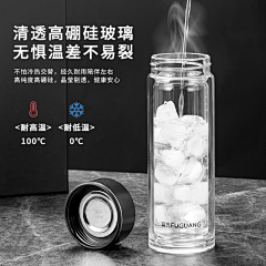 螃蟹和鱼采集到玻璃杯