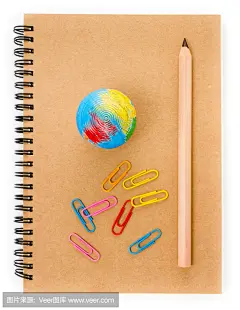 学校用品与地球，夹子和笔记本在白色
School supplies with Globe, clip and notebook  on white