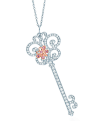蒂芙尼(Tiffany)用人们最为熟悉的“钥匙”造型开启了浪漫与时尚的大门，将这些极富传奇色彩的“护身符”衍生成为精美绝伦的Tiffany Keys珠宝系列。Keys系列的最初设计灵感来自于Tiffany公司馆藏珍品中的一些“钥匙”，这些馆藏“钥匙”由经验丰富的金匠和银匠手工精制而成，玲珑别致而不乏古典韵味，主要用于珠宝盒，纪念品盒，影集，日记本和皮箱，甚至作为开启私人俱乐部和乡村庄园大门的钥匙。 