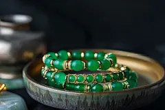 玉器饰品材料玉石艺术首饰翡翠玉图片摄影图