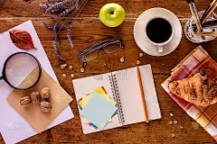 顶视图木桌与办公桌