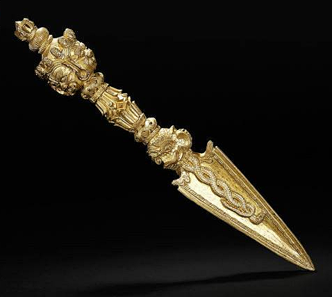 金刚杵、金刚橛、降魔杵，三者同为古代印度的武器，后被佛教密宗引用为修法法器。 图为降魔杵，一头灯笼状，一头是三棱尖。