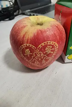 好看平安夜平安果图片