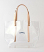 --BUTUTY＆YOUTH |  【别注】<TEMBEA（テンベア）> PVC / CVS TOTE /バッグ - ■BEAUTY＆YOUTH别注アイテム■ツヤのある表情とラフな生地感とのコンビネーションがユニークなトートバッグロゴをワンポイントにしたシンプルなデザインは使い胜手が抜群です。十分なサイズに広いマチ幅で容量もしっかりと确保しています。お手持ちのバンダナを持ち手に结んで饰るのも华やかさが出て素敌です。<TEMBEA>「入れるものを限定する」をテーマにしたバッグブランド