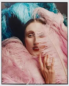#FD Magazine# L'Officiel Brasil November 2019 巴西版《时装》Anna Cleveland登封，似油画中走出的人物，复古优雅的妆容和服饰，时尚感与复古风完美契合。 ​​​​