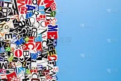 从纸质杂志上剪下的字母，在蓝色背景上留有文本复制空间。从报纸杂志信件剪报上剪下来的抽象拼贴画。