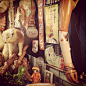 在京都月夜逛到一家小古董店＜雪虎制作所＞，各种江户，大正时代的玩意。店主是个人形师，兴趣相投买了好几个二手人形，太美 我在这里:2日本·幾松 京都