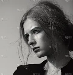 年轻美丽的女孩头像