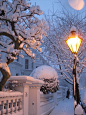 Snowy Night, London, England
photo via melanie #采集大赛#