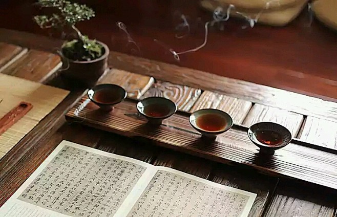 茶中有禅，由世味煎熬，风烟熏染，经清水冲...