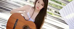 #采集大赛#弹吉他的长脸清纯女生美女桌面壁纸