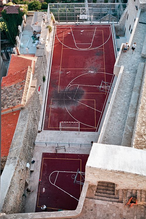 Urban basketball cou...