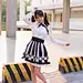 小智图说-穿白色衫和黑白条纹裙的可爱女孩，扎两个马尾辫很美！-今日头条