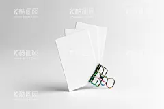 VI设计名片光影场景样机正面  - 源文件下载【酷图网】VI,设计,高级,场景,样机,名片,酷炫,多彩,架子,文件袋,文件夹,书本夹,镭射,典雅,商务,高端,稳重,办公,信封,卡片,