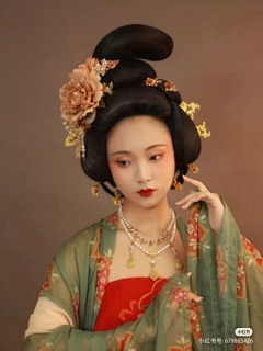 跳跳很可爱采集到唐妆造
