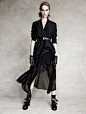 瓦妮莎・艾森特-现代优雅时装秀-VOGUE西班牙-大家闺秀风格,以纯粹的黑色优雅与纹理形成现代态度---酷图编号1112645