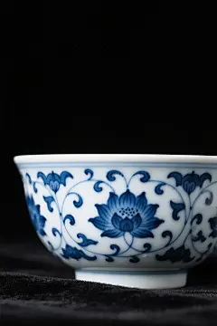 中式古典瓷器青花瓷陶瓷餐具碗瓷碗摄影图